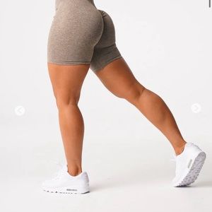 NVGTN Mocha Scrunch Seamless Shorts Medium